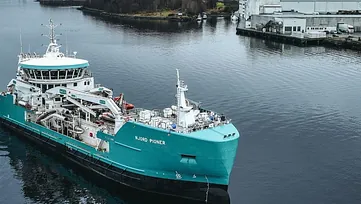 MV Aqua Caledonia i havn