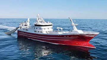 MFV Artemis på sjøen med not